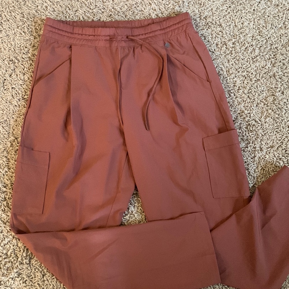 Ankle length cargo pants with pleats